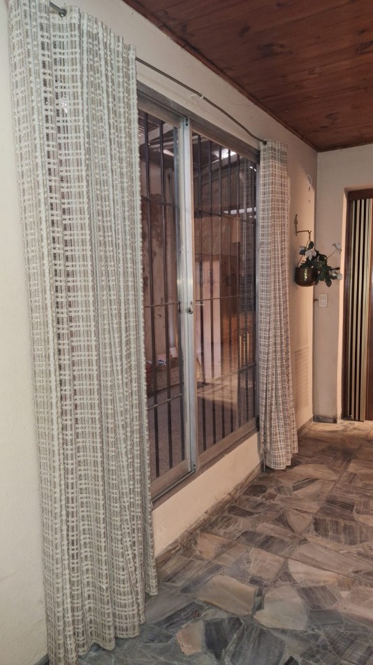 Casa 3 Ambientes, Departamento 2 Ambientes y 2 locales al frente en Venta en San Andres