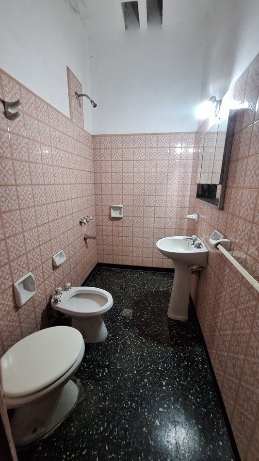 Casa 3 Ambientes, Departamento 2 Ambientes y 2 locales al frente en Venta en San Andres